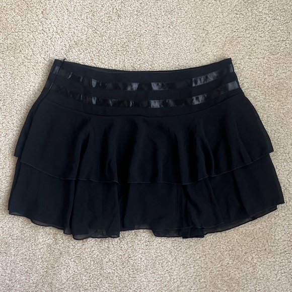 Edikted Double Ribbon Belt Ruffled Chiffon Mini Skirt in Black Women's Large - Picture 5 of 8